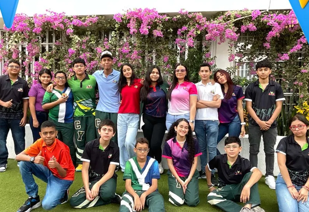 Estudiantes del Colegio Yariguíes en el patio